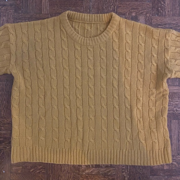 Yellow sweater - Picture 2 of 2